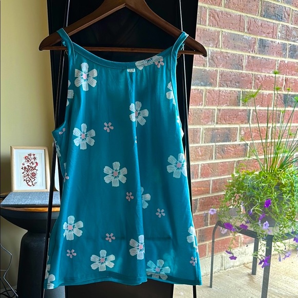 Blue Sleeveless Tank Top with Floral Print - Picture 5 of 7